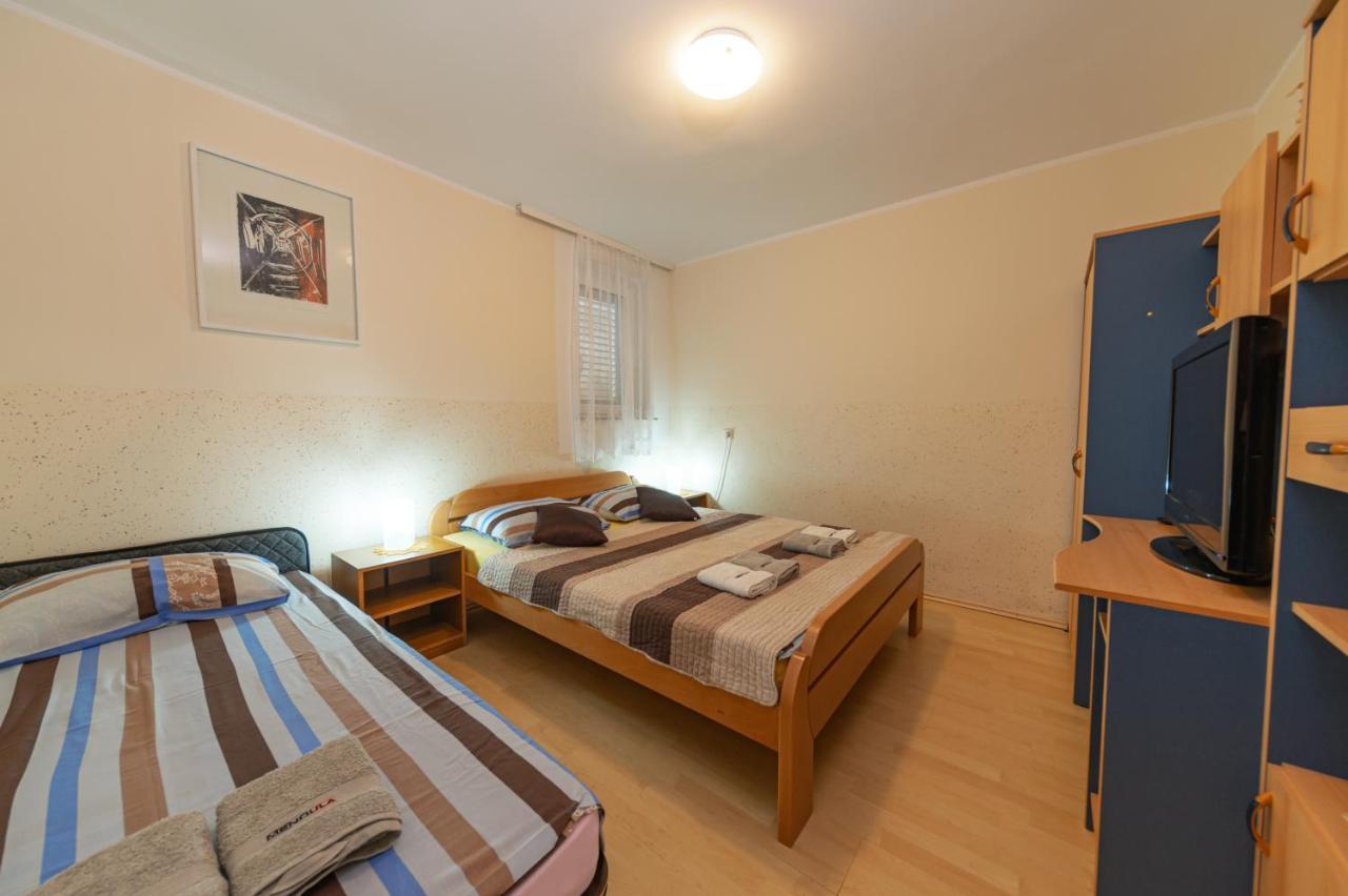 Appartement Apartmens Mendula à Senj  Extérieur photo