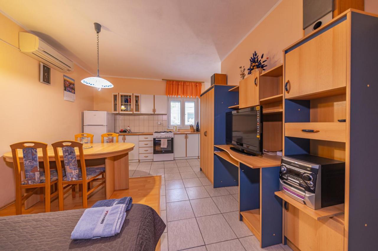 Appartement Apartmens Mendula à Senj  Extérieur photo